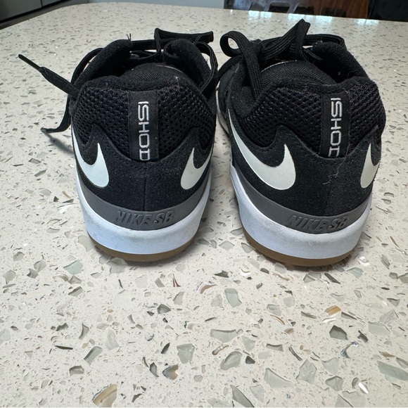 Nike Black and White Sneakers Women’s Size 5.5 - Picture 3 of 5